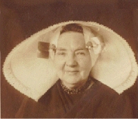 Jannetje Slabbekoorn, born 07 march 1857 in Heinkenszand. Jannetje is my great-grandmother and is wearing the traditional Zeeland costume. She is wearing the traditional Zuid-Beveland costume, with the distinctive large, stiffly starched hat, including large gold square kissers worn at the temples.